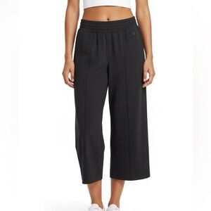 Lululemon Wanderer Culotte Crop Wide Leg Pant in black